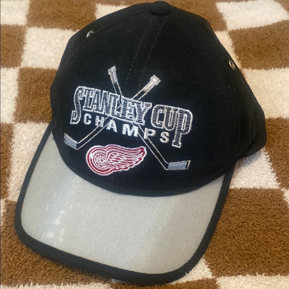 Vintage Detroit Red Wings 1998 Stanley Cup Champions Starter adjustable hat